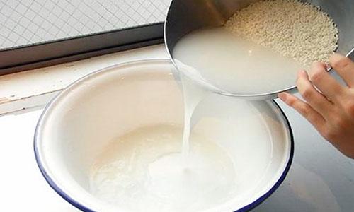 Чем полезна рисовая воды для кожи лица и как ее применять в домашних условиях Маска для лица из варёного риса